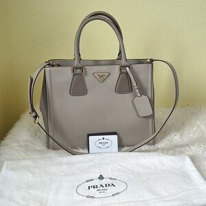 💯Authentic PRADA Saffiano Leather Medium Top Handle Tote Bag🍀